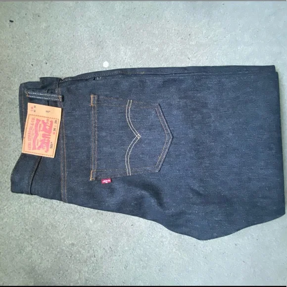 Levis 501 dark blue button fly Jean - Picture 2 of 3